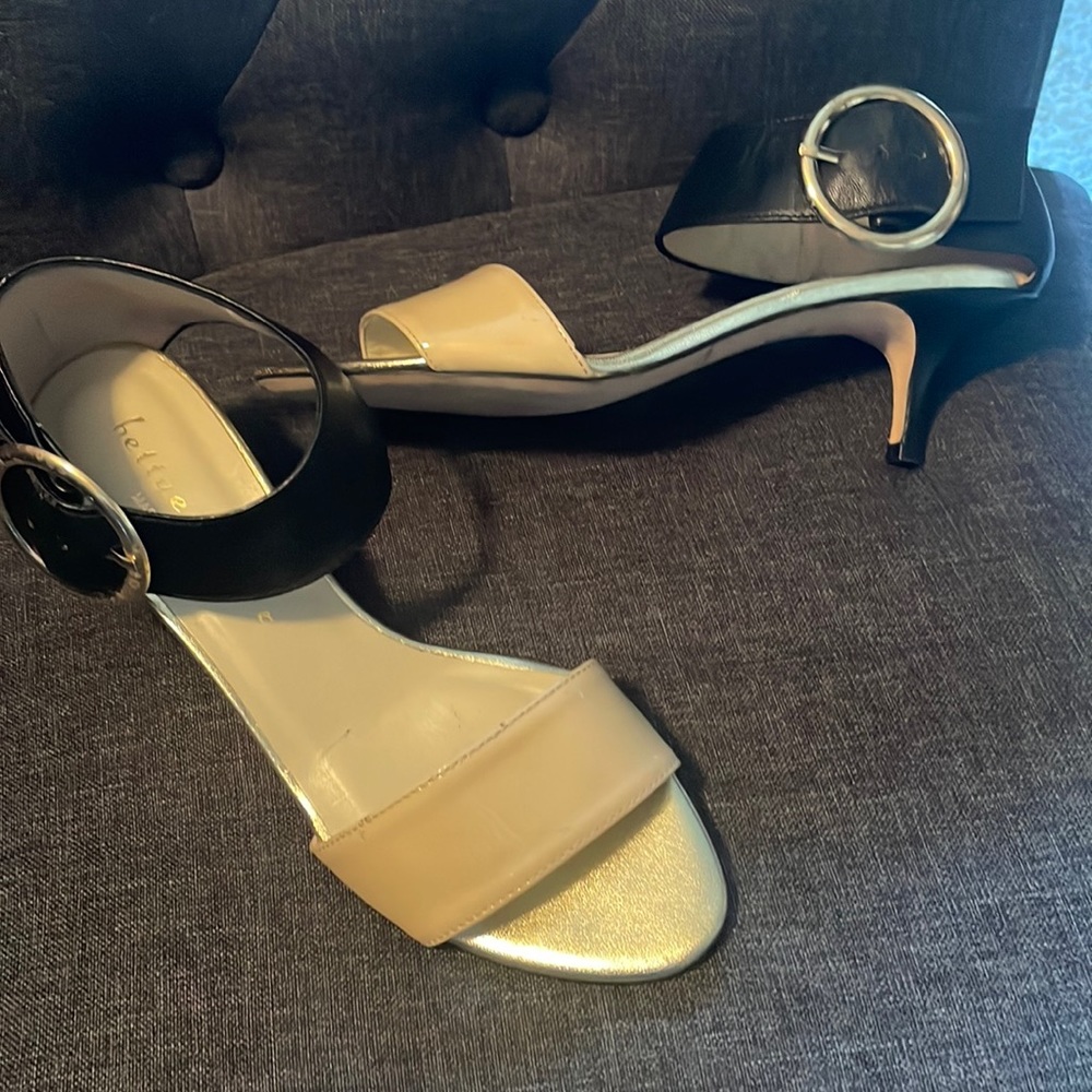 ❤️5 for $15 Bettye Muller kitten heel pumps in Black and Tan leather